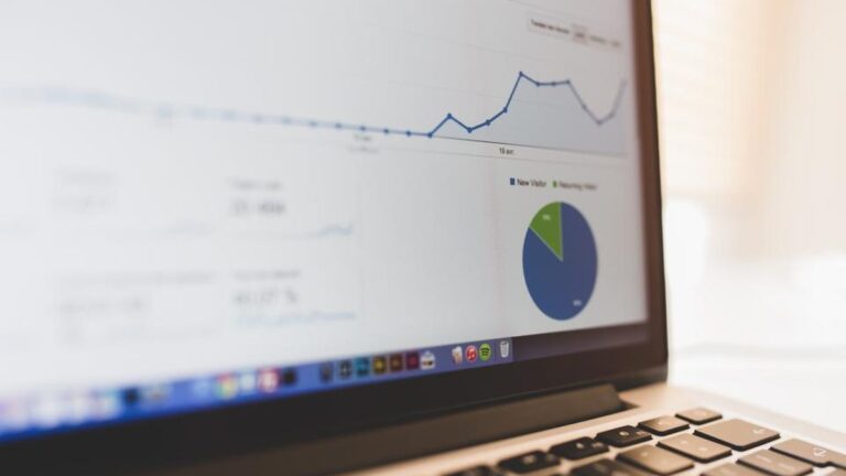 Rapport de maintenance hôtelier : modèles, indicateurs et automatisation du reporting